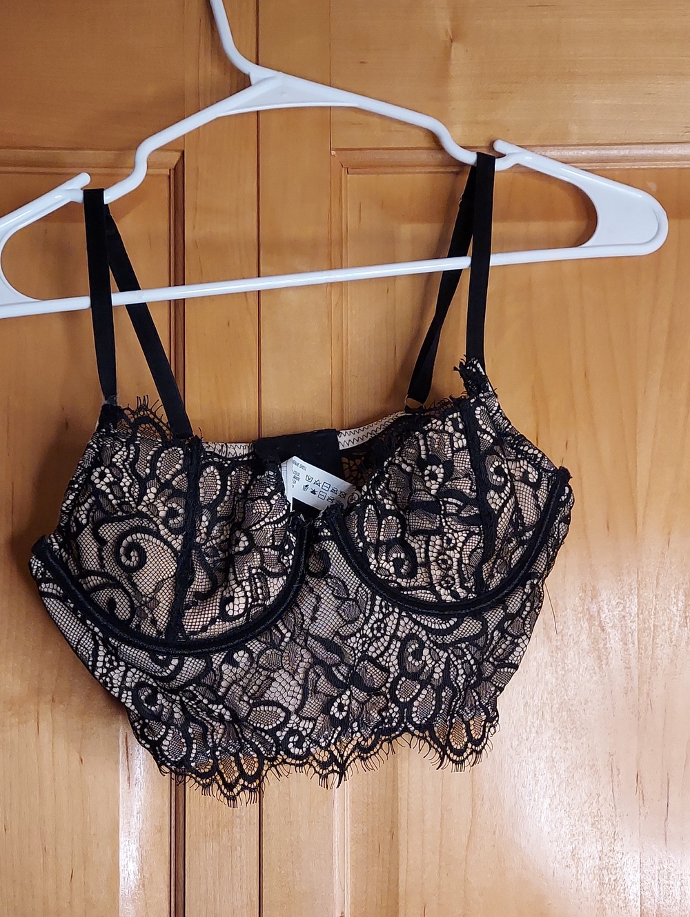 Forever 21 Black Lace Bralette with Nude Lining Size Small